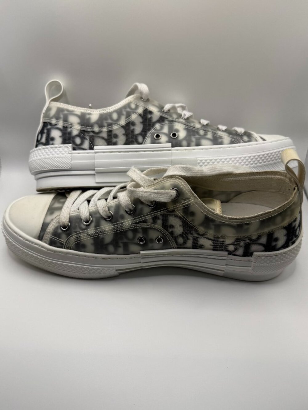 B23 Low Top 'Logo Oblique' In White size 42